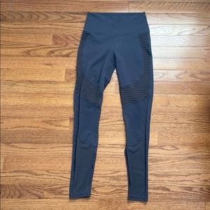 Dark gray Demi Lovato leggings